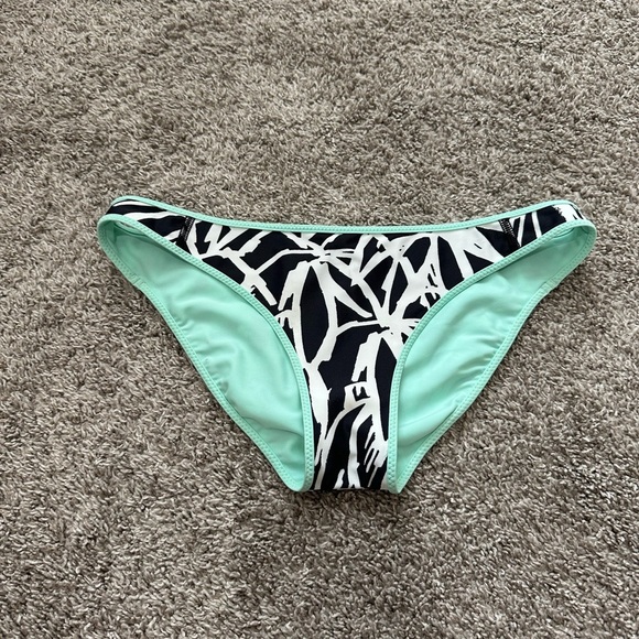 Lululemon Athletica Black and White Bikini Bottom - Picture 3 of 4